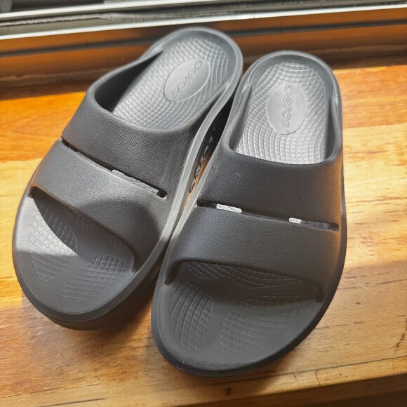 OOFOS Ooahh Black Slide Sandals Women’s Size EU 37 / US 6 Recovery Slip On - Picture 2 of 9